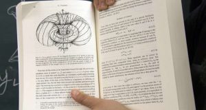 New math bridges holography and twistor theory