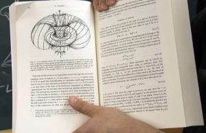 New math bridges holography and twistor theory