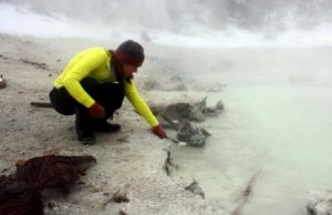 Virus that lives in Yellowstone hot springs described Virus that lives in Yellowstone hot springs described