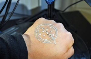 Researchers 3-D print electronics and cells directly on skin Researchers 3 D print electronics and cells directly on skin