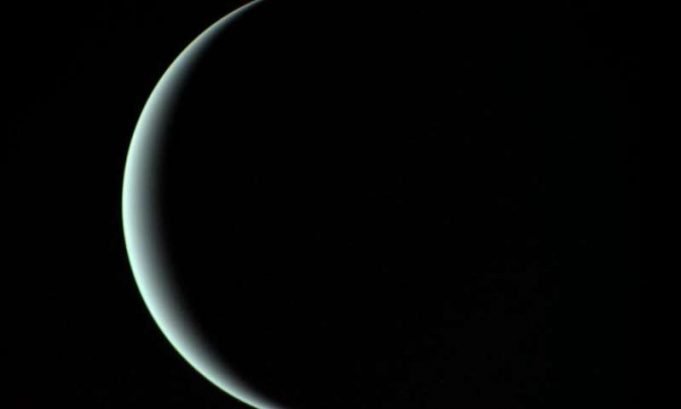 What do Uranuss cloud tops have in common with rotten eggs