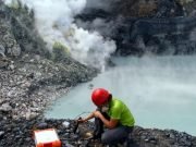 Microbes living in a toxic volcanic lake could hold clues to life on Mars