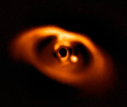 First confirmed image of newborn planet caught with ESOs VLT 1