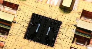 Superconducting metamaterial traps quantum light