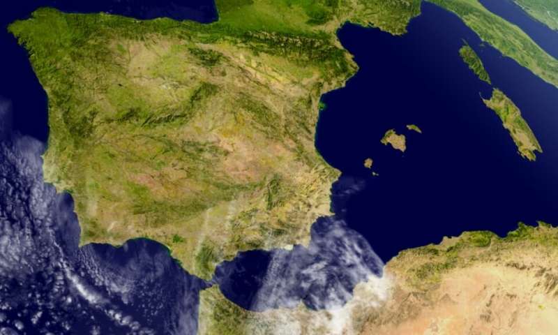 Centuries old population movements revealed in fine scale genetic map of the Iberian Peninsula