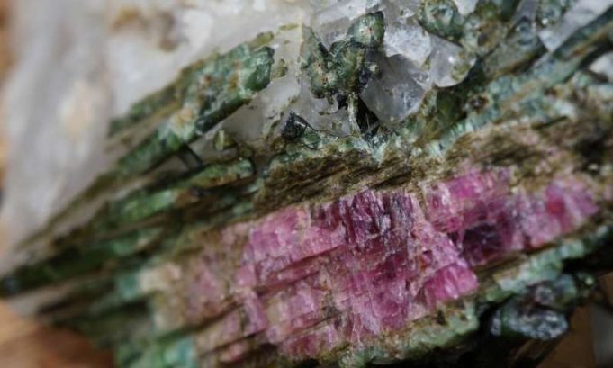 New mineral classification system captures Earths complex past