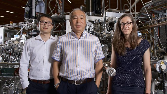 Weyl fermions discovered in another class of materials cropped Weyl fermions discovered in another class of materials