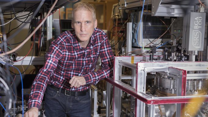 Scientists measure precise proton radius to help resolve decade-old puzzle cropped Scientists measure precise proton radius to help resolve decade old puzzle