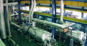 Alert system for failing nuclear plant pipes uses thin films and sound vibrations