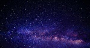 Astronomers use giant galaxy cluster as X ray magnifying lens