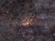 Very Large Telescope images stunning central region of Milky Way finds ancient star burst