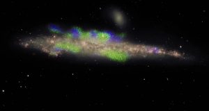 Giant magnetic ropes seen in Whale Galaxys halo