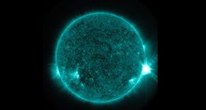 Scientists measure the evolving energy of a solar flares explosive first minutes