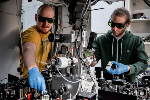 A quantum of solid A glass nanoparticle in the quantum regime A quantum of solid A glass nanoparticle in the quantum regime