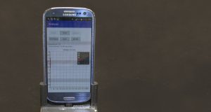 Smartphone lab delivers test results in spit second