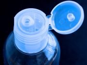 Opening plastic bags and bottles may generate microplastics