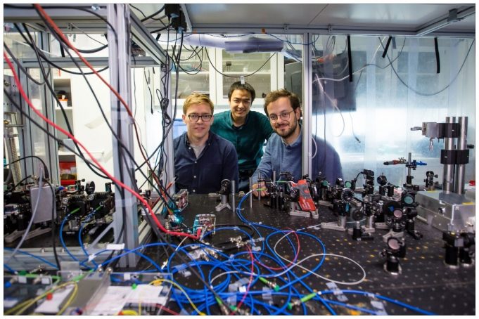 Quantum-entangled light from a vibrating membrane Quantum entangled light from a vibrating membrane