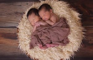 Older women more likely to conceive twins due to evolution Older women more likely to conceive twins due to evolution