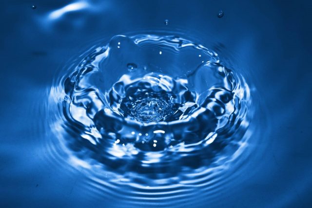 New study provides evidence for decades old theory to explain the odd behaviors of water