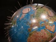 Physicists explain why changes to Earths magnetic field are weaker over the Pacific