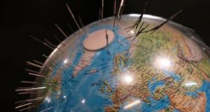 Physicists explain why changes to Earths magnetic field are weaker over the Pacific