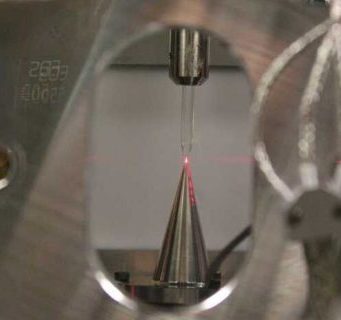 Electron movements in liquid measured in super-slow motion Electron movements in liquid measured in super slow motion