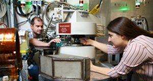 The mystery of the neutron lifetime