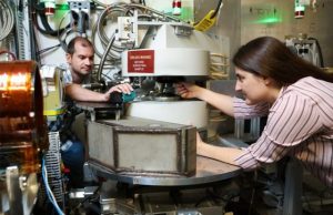 The mystery of the neutron lifetime