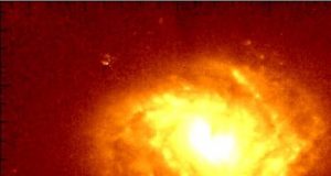 Feeding a galaxys nuclear black hole