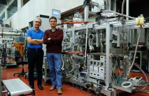 Quantum wave in helium dimer filmed for the first time