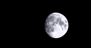 On nights before a full moon people go to bed later and sleep less study shows