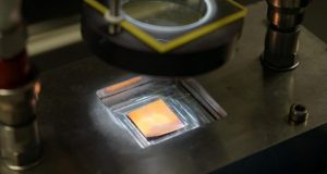 Novel photocatalyst effectively turns carbon dioxide into methane fuel with light