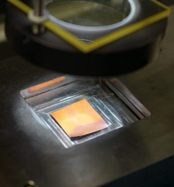 Novel photocatalyst effectively turns carbon dioxide into methane fuel with light
