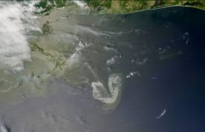 Oil in the ocean photooxidizes within hours to days new study finds