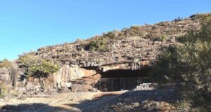 Researchers unveil oldest evidence of human activity in African desert cave