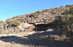 Researchers unveil oldest evidence of human activity in African desert cave